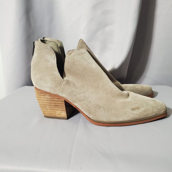 Vince Camuto Gigietta Tortila  Shoe Women Suede Ankle Cut Out Tan Booties Sz 9M - Picture 4 of 12